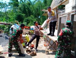 Sinergitas Polres Malang Bersama TNI dan Pemkab Bedah Rumah Warga Tak Layak Huni