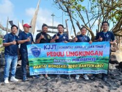 Komunitas Jurnalis Jawa Timur Tanam Puluhan Cemara di Pantai Wonosari