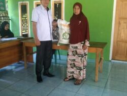 Pemdes Desa Anggut Mengadakan Pembagian Sembako Beras Bantuan Pangan