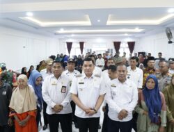 Peduli Masyarakat Miskin Ekstrem, Pj. Bupati Takalar Serahkan Bantuan Sembako