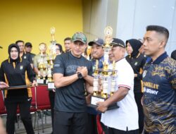 Olahraga Bersama di Stadion Gejos Meriahkan Hari Bhayangkara ke-79 Polres Gresik: Perkuat Sinergi dan Kebersamaan