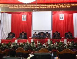 Bupati H. Rifai Tajudin bersama Wakil Bupati Yevri Sudianto Menghadiri Rapat Paripurna DPRD Dalam Rangka mendengarkan Pidato Presiden RI.