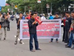 AMNI Geruduk Polrestabes Makassar, Diduga Oknum Jatanras Tangkap Lepas Pencuri Emas Suap Rp100juta