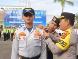 Pastikan Nataru Aman, Kapolres dan Wakil Bupati Tanjab Barat Pimpin Apel Gelar Pasukan Operasi Lilin 2025