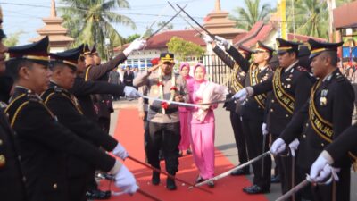 Kapolres Tanjab Barat Resmi Berganti, Tradisi Khidmat Warnai Sertijab di Mapolres
